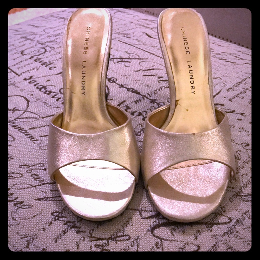 Chinese Laundry Gold Sandal Size 8.5